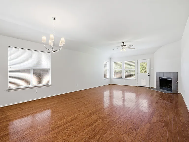 4504 Leeds Dr — Photo 3