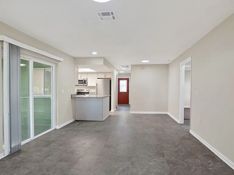1201 Burlington Ct — Photo 5