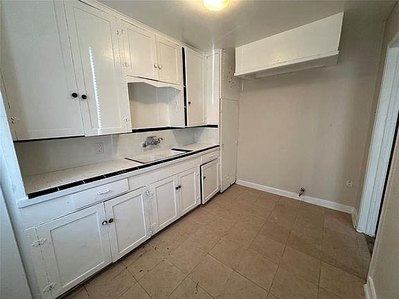 2nd image of 4402 Roseland St APT 3