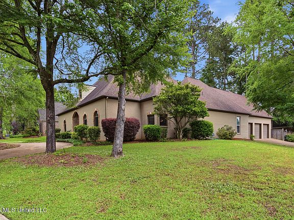 3rd image of 610 Abbots Ln
