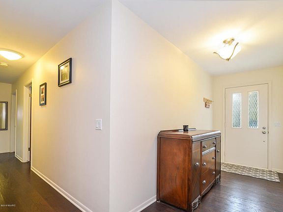 5th image of 6617 Brookhills Ct SE