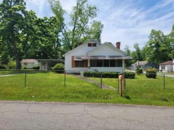 191 Malaga St NE, Pelham, GA 31779