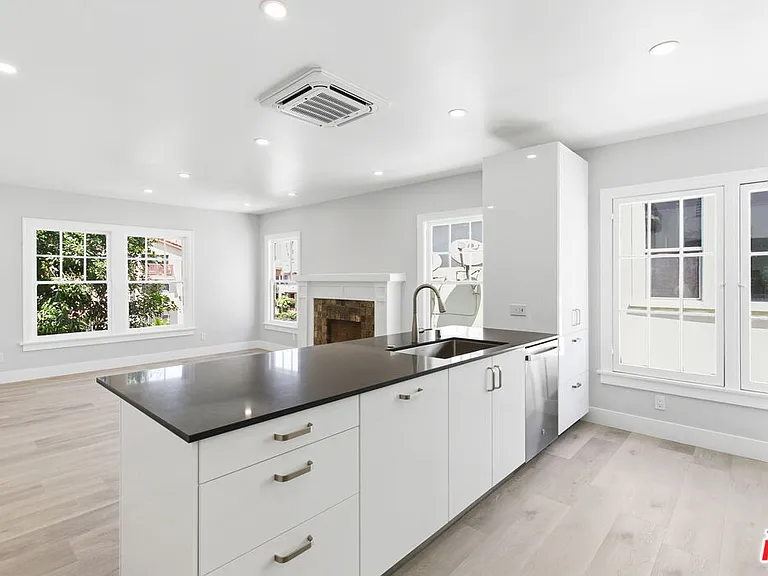 224 N New Hampshire Ave — Photo 6