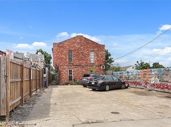 2nd image of 1609 Urquhart St #1