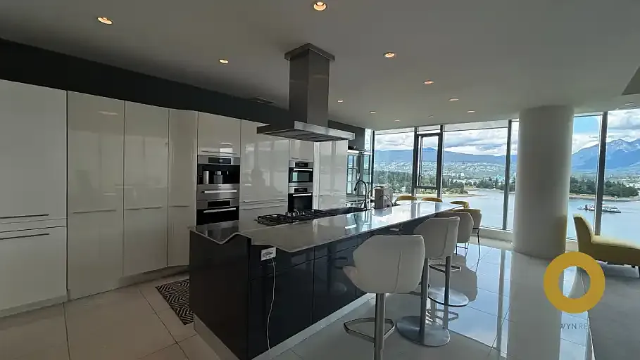 2 bed, 2.5 bath, 2600 sqft, $13,000 — Photo 4