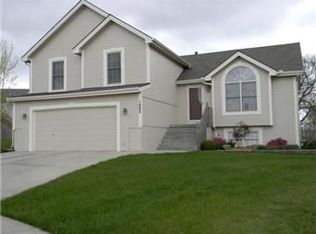 1002 Erica Ct, Kearney, MO 64060