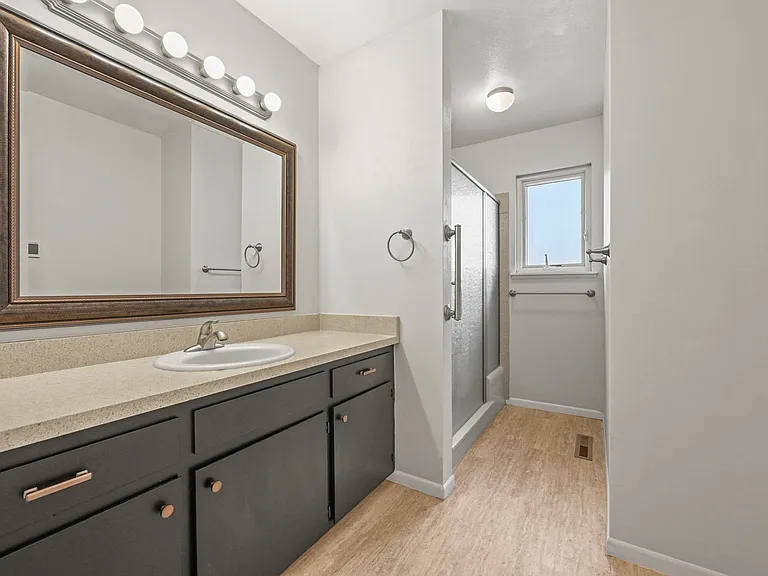 3018 Roche Dr N — Photo 16