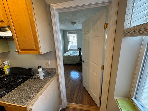 5th image of 224 Hanover St APT 10