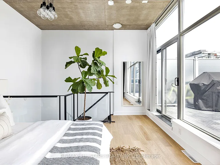 60 Bathurst St #Penthouse 1011 — Photo 19