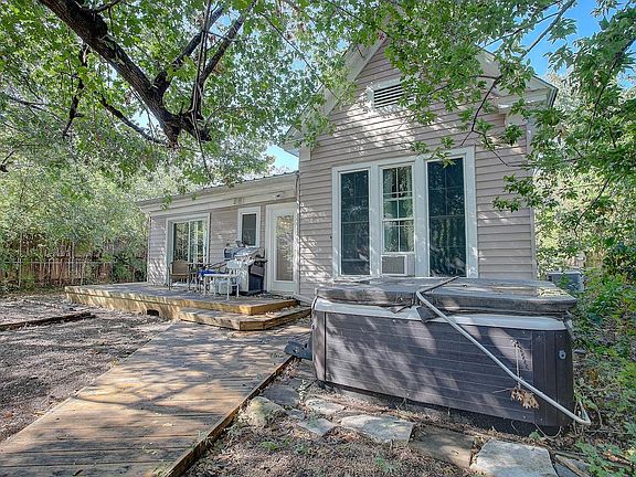 4th image of 905 S Walnut St