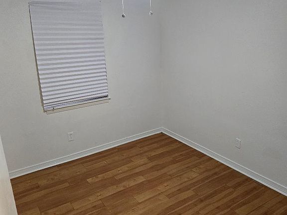 4th image of 7824 Dorsett Dr