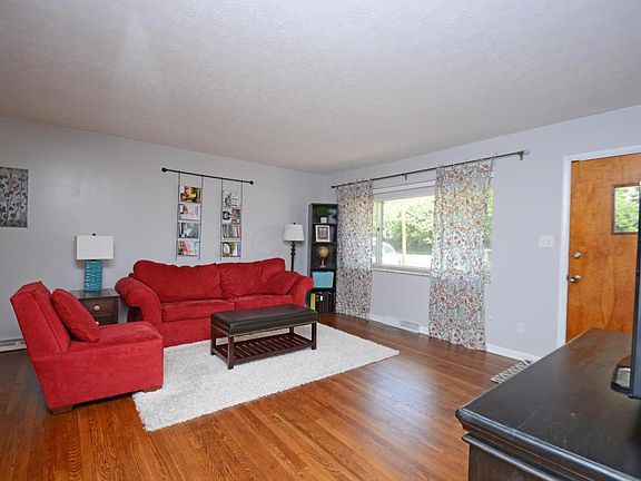 4th image of 497 E Walnut St