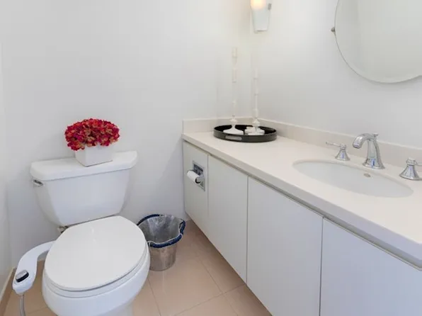 303 East 57th Street image 10 of 12