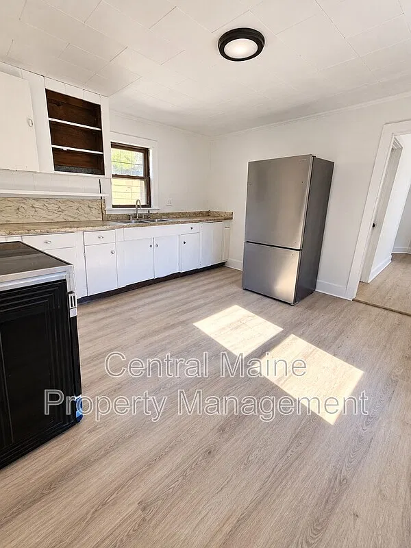 3 bed, 1.0 bath, $1,650 — Photo 1