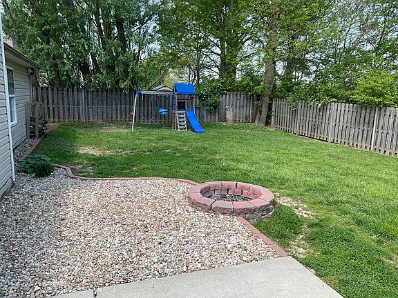 5th image of 812 Booneway Ln