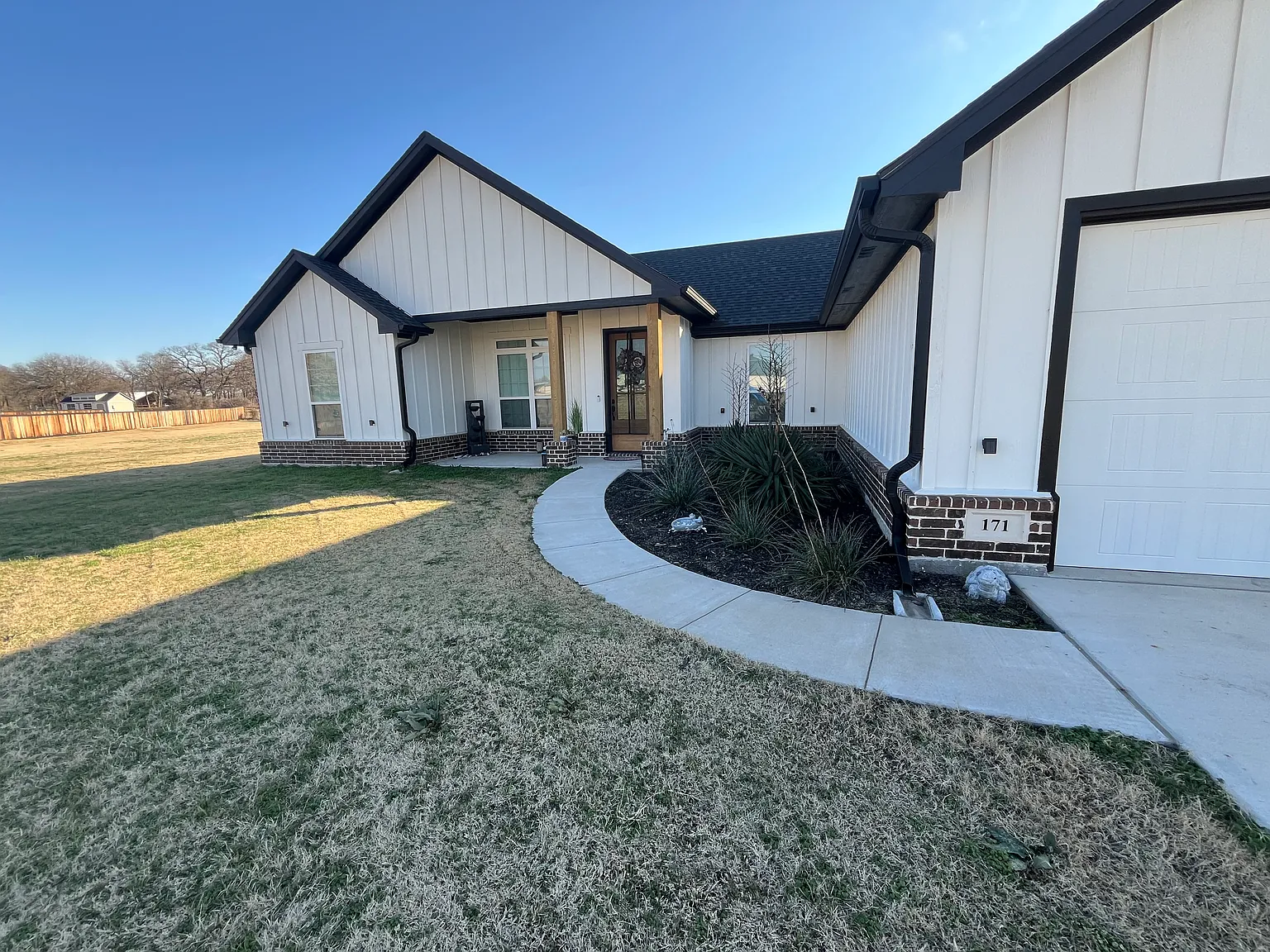 3 bed, 1668 sqft, $2,300 — Photo 2