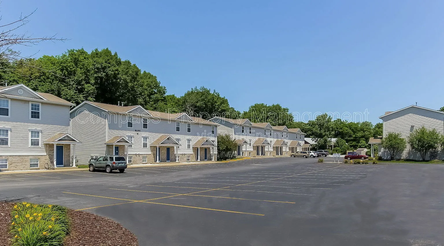 Hightree Townhomes — Photo 1