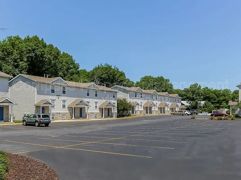 Hightree Townhomes — Photo 2