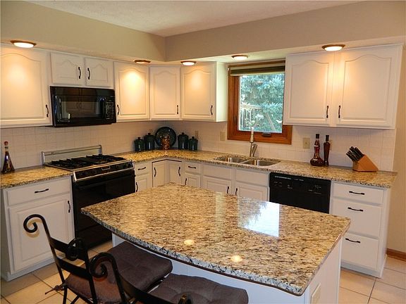 4th image of 9226 Lakewind Ct