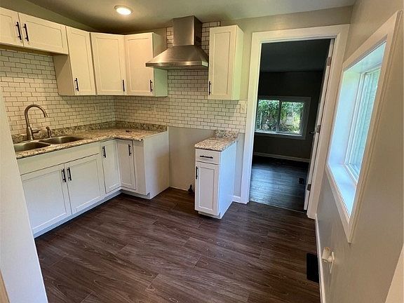 3rd image of 2220 Koehler Ave