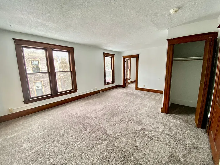 216 N Hamilton St — Photo 1