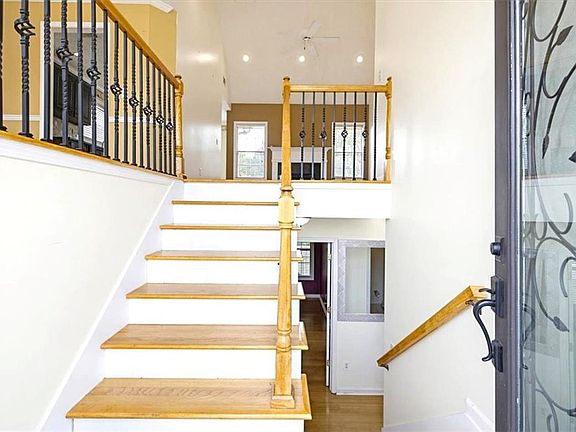 3rd image of 7475 Danielle Ct