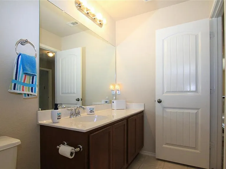 2705 Overton St — Photo 15