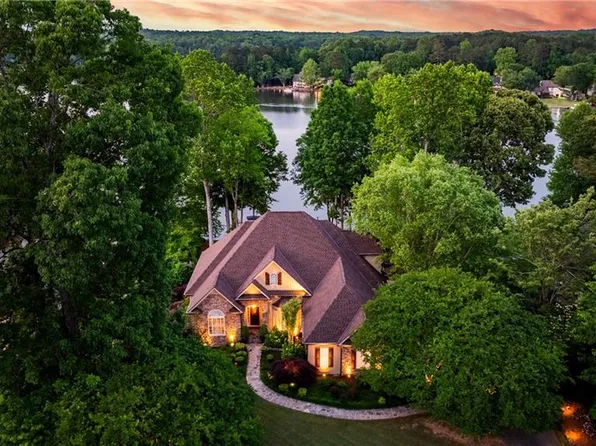 145 Peninsula Cir, Newnan, GA 30263