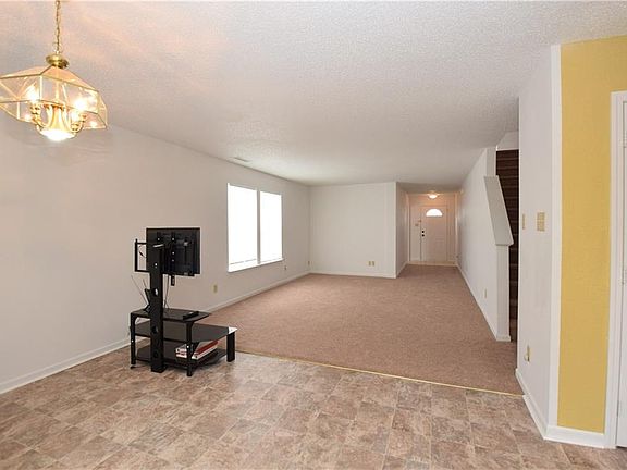 4th image of 4416 Courtfield Dr