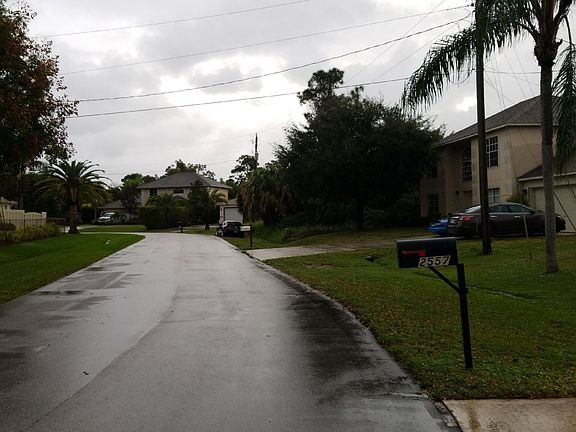 4th image of 2561 SW Grotto Cir