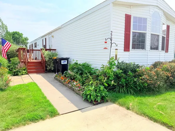 2204 Mockingbird Pl NW, Stewartville, MN 55976