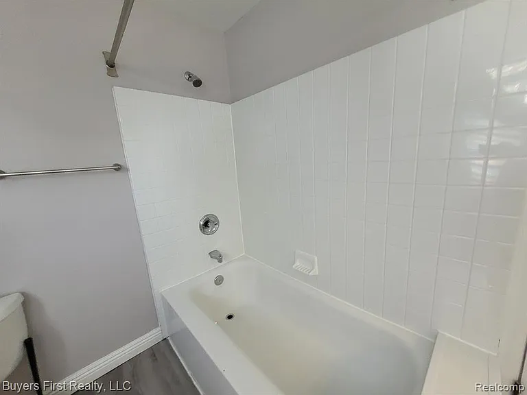 18425 Alta Vista Dr — Photo 23