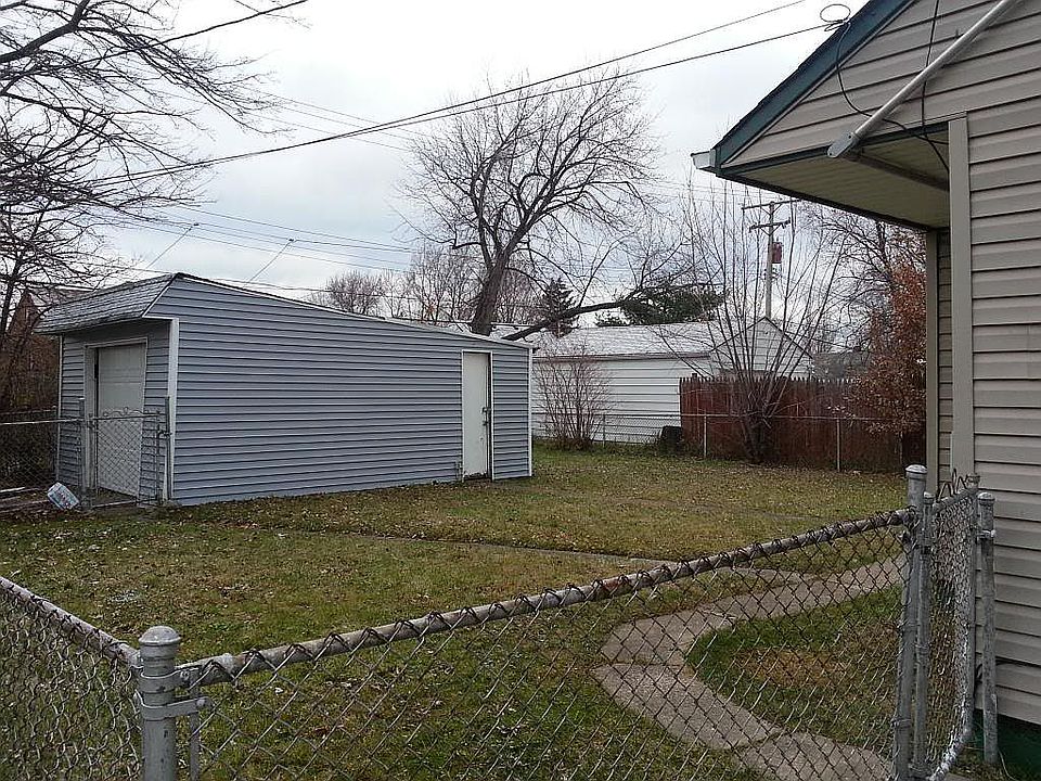 2nd image of 4572 W 145th St