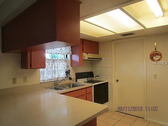 3rd image of 2440 Glenview Dr