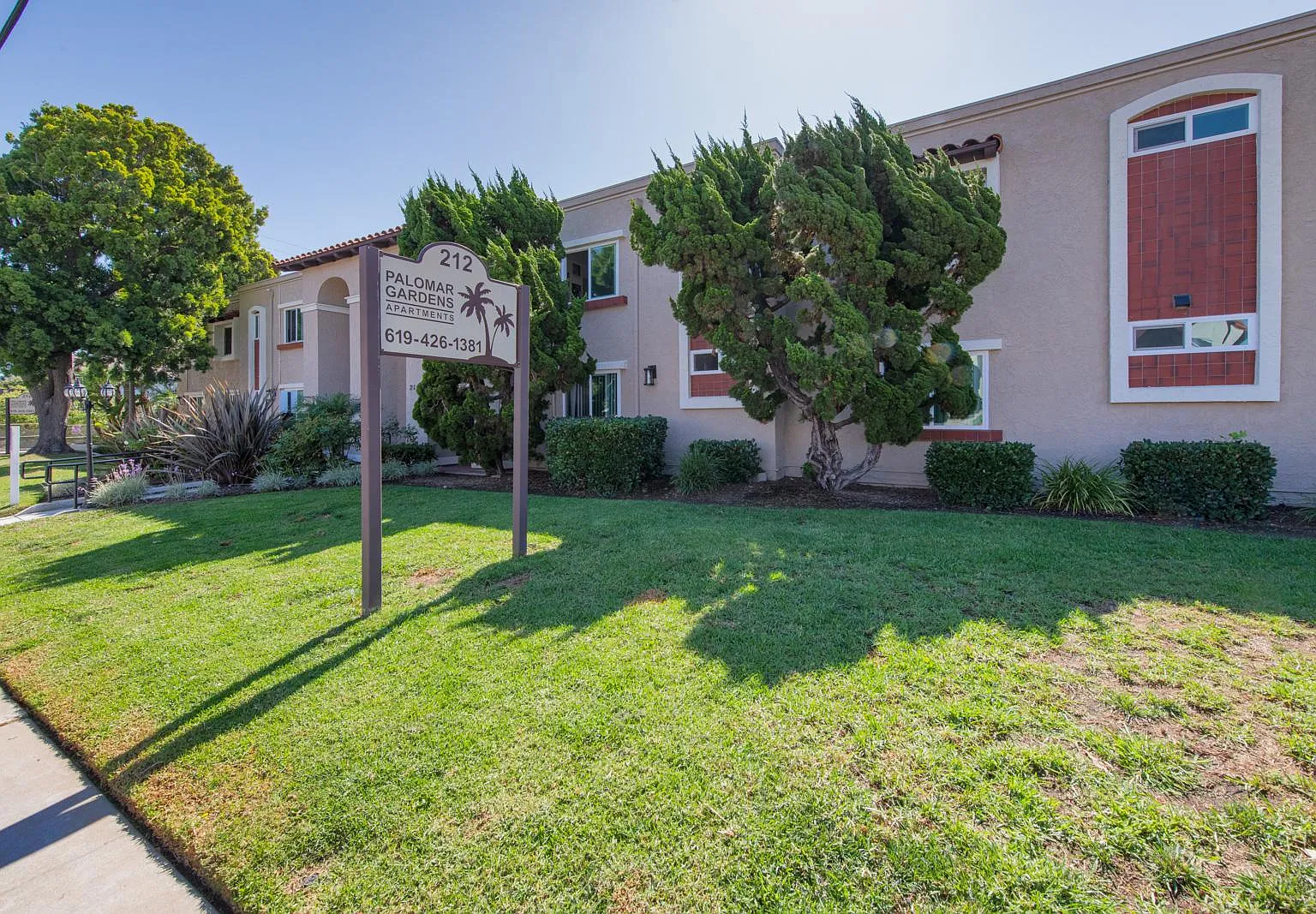 Palomar Gardens Apartments — Photo 2