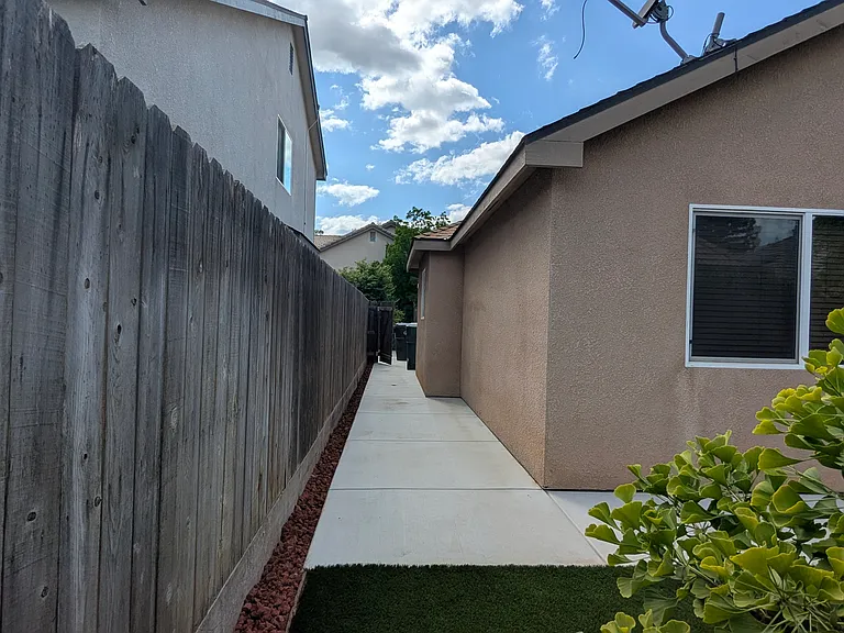286 Santa Barbara Ave — Photo 4