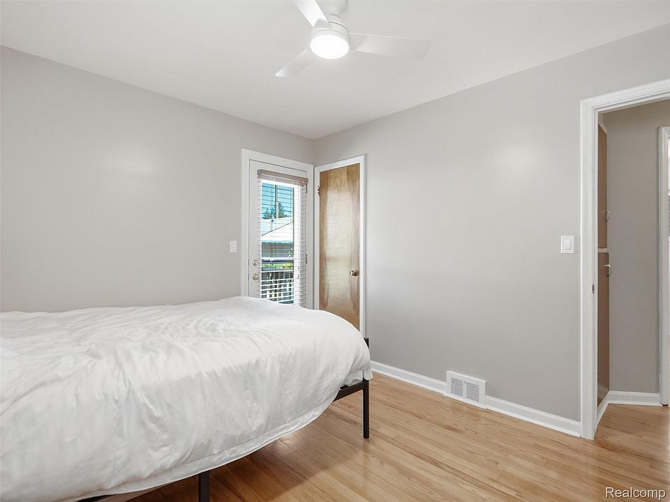 475 E Marshall St, photo 18