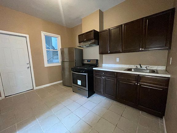 2nd image of 745 S 14th St Floor 2