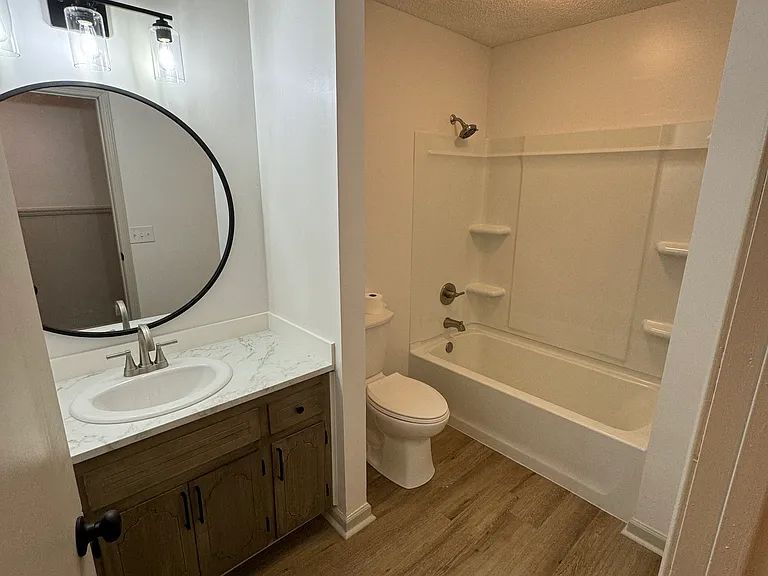 1103 Eastwood Dr — Photo 8