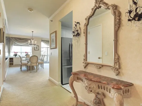 100 Hilton Avenue #305, Garden City, NY 11530