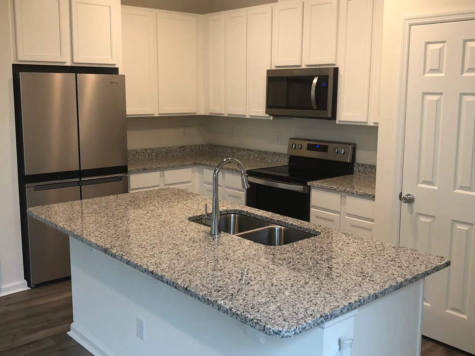 3 bed, 2.5 bath, 1627 sqft, $1,850 — Photo 3