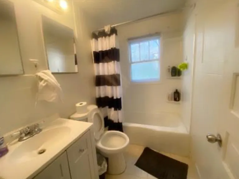 1005 Hampton St NW — Photo 6