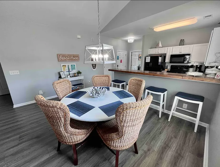 3 bed, 1328 sqft, $2,800 — Photo 2