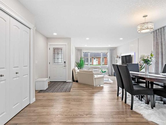 3rd image of 36 W Woodfern Rise SW