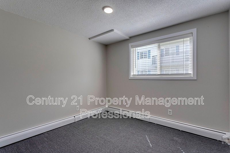 Edmonton Apartment for rent - 2 Bedrooms — photo 3
