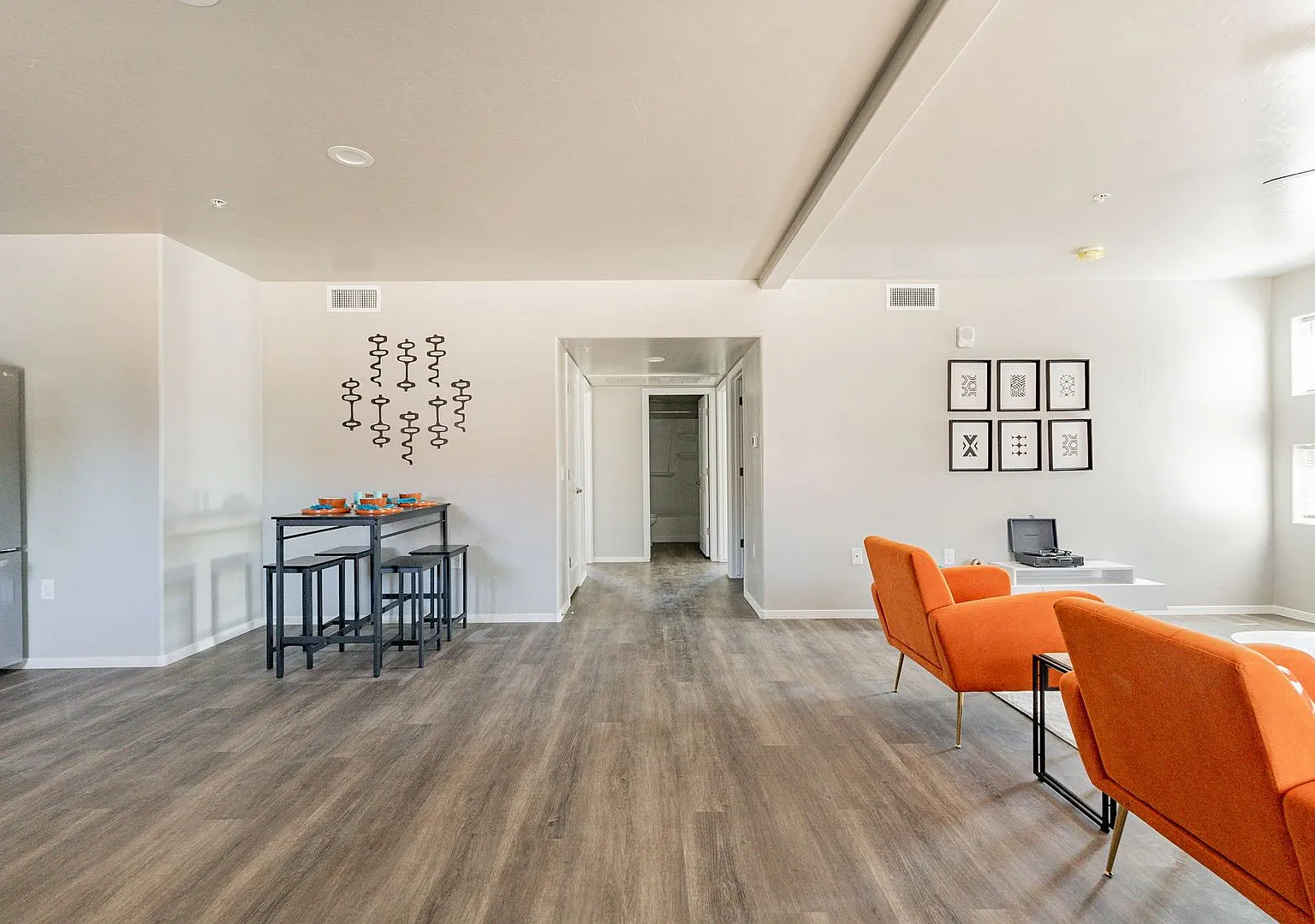 Bellevue Apartments — Photo 4