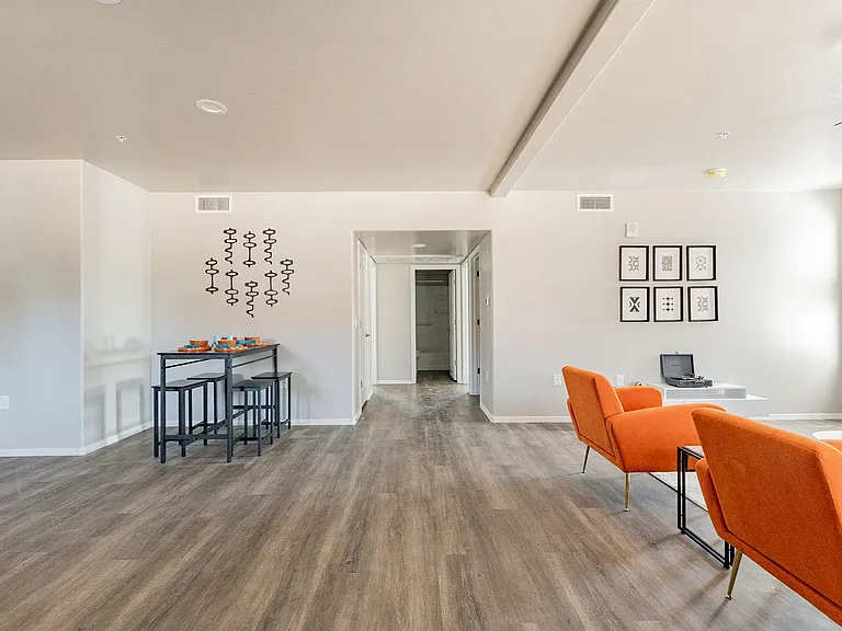 Bellevue Apartments — Photo 4