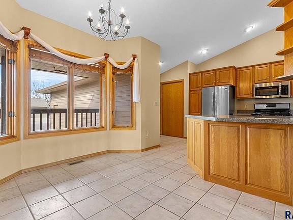 3rd image of 4108 S Bond Ave