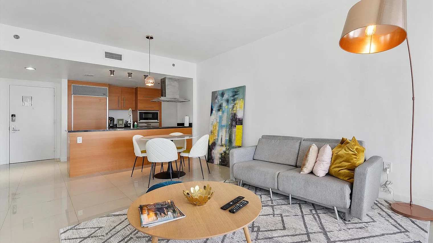 1 bed, 1.0 bath, 839 sqft, $5,670 — Photo 2