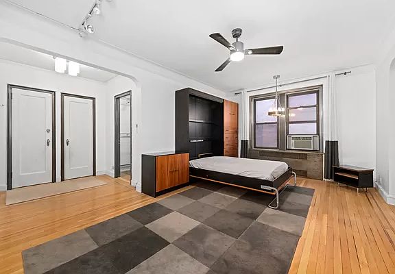 3rd image of 166 W 22nd St #6DD